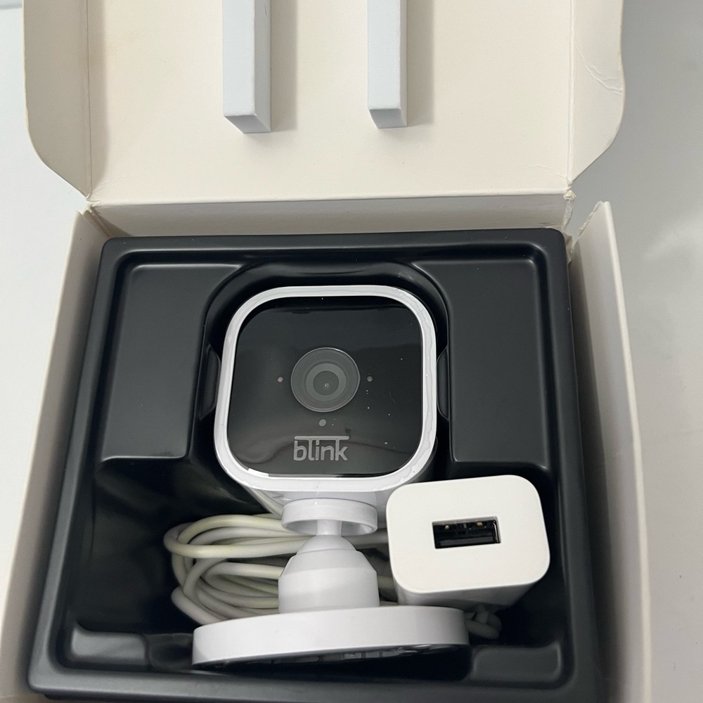 New Blink Mini Indoor Plug In HD Smart Security Camera Compact USB Power Cable - Picture 3 of 8